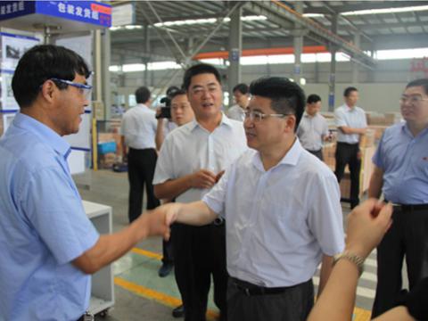 庆祝党的生日 慰问一线党员——市委重要辅导光临Z6官网母线慰问